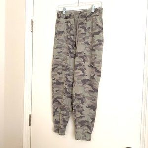 American Eagle army fatigue color Cargo Pants, Size XS